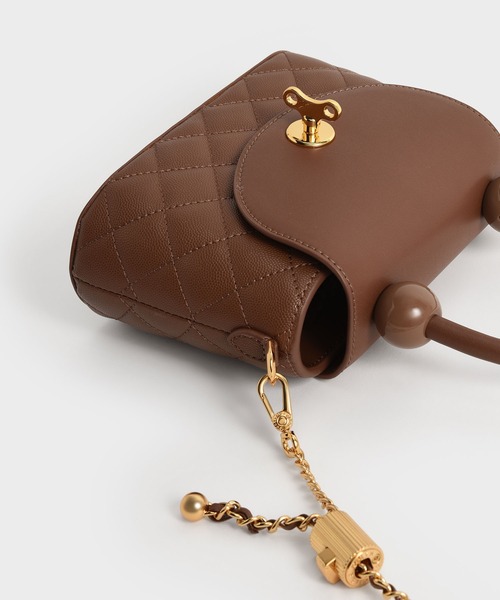 CHARLES & KEITH（チャールズ & キース）の「ラウンドキルト トップ