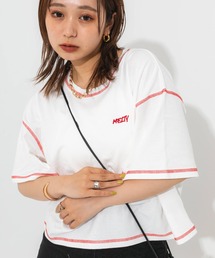 ワンポイント刺繍入り配色ステッチTシャツ