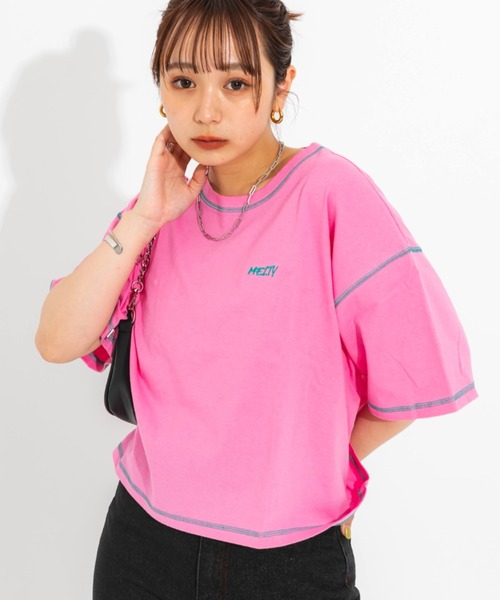 nemne store(ネンネストア)の「ワンポイント刺繍入り配色ステッチTシャツ(Tシャツ/カットソー・レディース・ホワイト/ピンク/オートミール・フリー)」の1枚目の写真