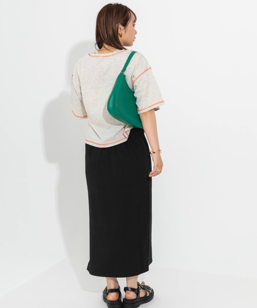 nemne store(ネンネストア)の「ワンポイント刺繍入り配色ステッチTシャツ(Tシャツ/カットソー・レディース・ホワイト/ピンク/オートミール・フリー)」の5枚目の写真