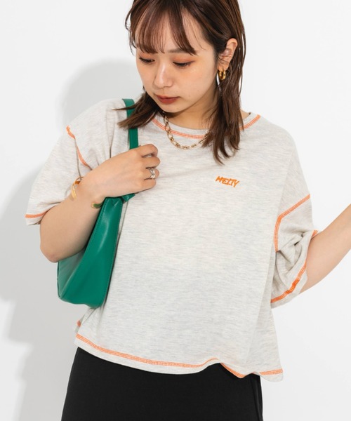 nemne store(ネンネストア)の「ワンポイント刺繍入り配色ステッチTシャツ(Tシャツ/カットソー・レディース・ホワイト/ピンク/オートミール・フリー)」の7枚目の写真