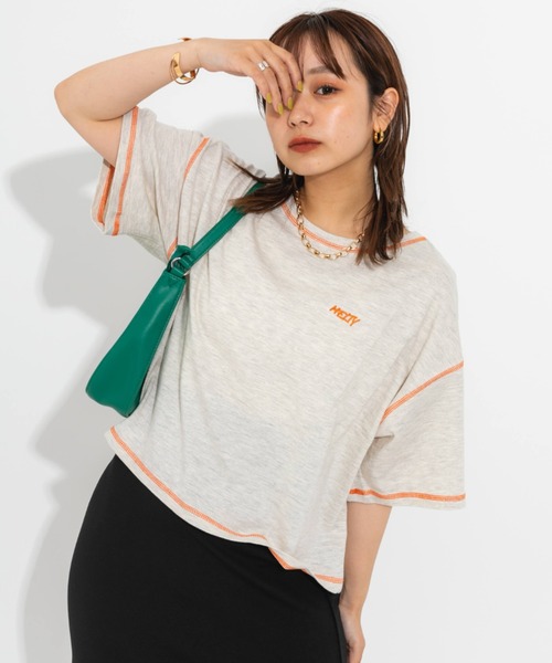 nemne store(ネンネストア)の「ワンポイント刺繍入り配色ステッチTシャツ(Tシャツ/カットソー・レディース・ホワイト/ピンク/オートミール・フリー)」の10枚目の写真