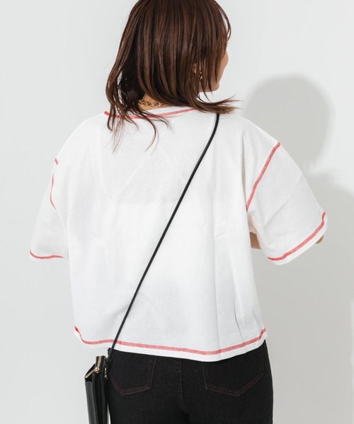 nemne store(ネンネストア)の「ワンポイント刺繍入り配色ステッチTシャツ(Tシャツ/カットソー・レディース・ホワイト/ピンク/オートミール・フリー)」の18枚目の写真