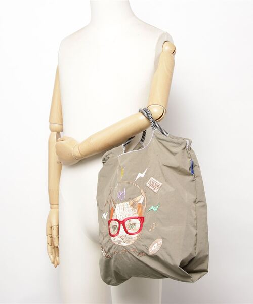 Ball&Chain（ボールアンドチェーン）の「[BALL&CHAIN/ボールアンドチェーン] DJ CAT 刺繍デザインナイロントートバッグ（トートバッグ・レディース・ダークグレー/ラベンダー・M）」の5枚目の写真