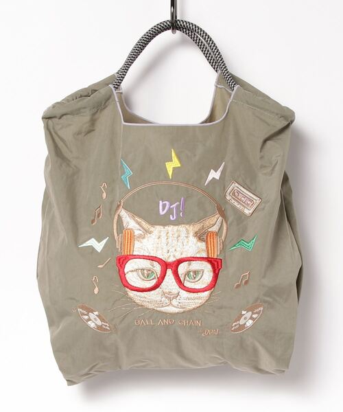 Ball&Chain（ボールアンドチェーン）の「[BALL&CHAIN/ボールアンドチェーン] DJ CAT 刺繍デザインナイロントートバッグ（トートバッグ・レディース・ダークグレー/ラベンダー・M）」の16枚目の写真