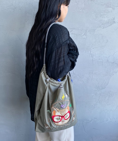 Ball&Chain（ボールアンドチェーン）の「[BALL&CHAIN/ボールアンドチェーン] DJ CAT 刺繍デザインナイロントートバッグ（トートバッグ・レディース・ダークグレー/ラベンダー・M）」の11枚目の写真