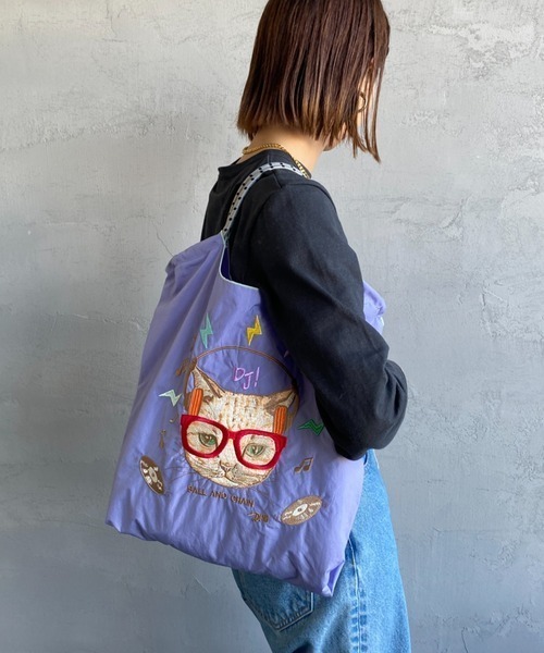 Ball&Chain（ボールアンドチェーン）の「[BALL&CHAIN/ボールアンドチェーン] DJ CAT 刺繍デザインナイロントートバッグ（トートバッグ・レディース・ダークグレー/ラベンダー・M）」の17枚目の写真