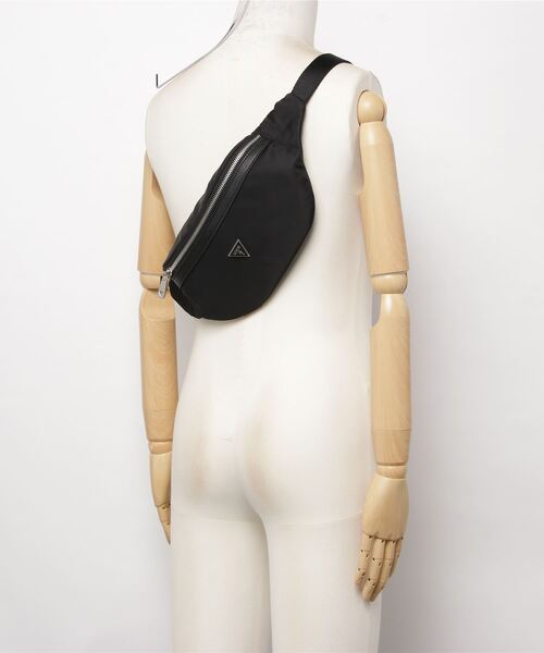 Guess（ゲス）の「CERTOSA NYLON SMART Bum Bag（ボディバッグ/ウエストポーチ・メンズ・ブラック・ONE SIZE）」の14枚目の写真
