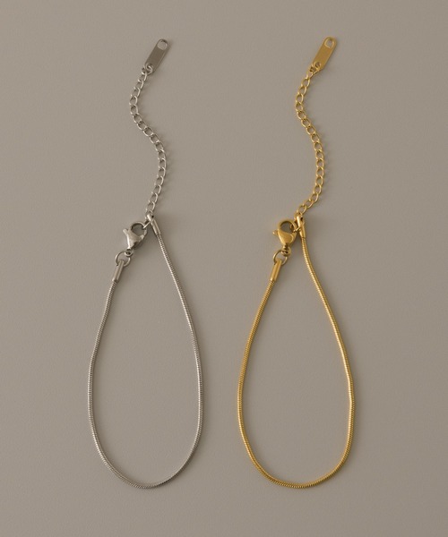 muku（ムク）の「金属アレルギー対応  [シルバー] シンプルスネークブレスレット/サージカルステンレス/316L（ブレスレット・レディース・シルバー/ゴールド・FREE）」の2枚目の写真