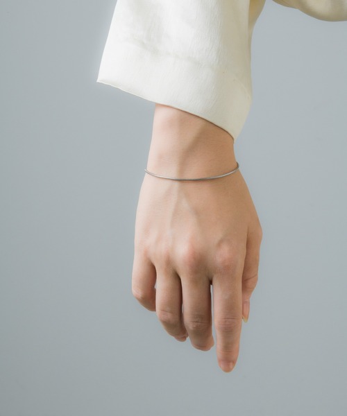 muku（ムク）の「金属アレルギー対応  [シルバー] シンプルスネークブレスレット/サージカルステンレス/316L（ブレスレット・レディース・シルバー/ゴールド・FREE）」の11枚目の写真