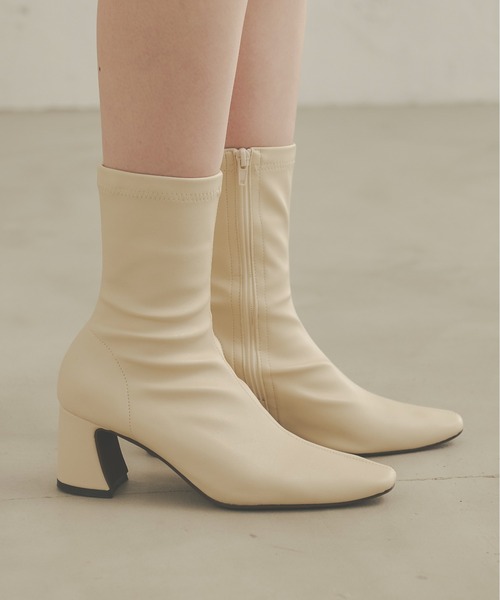Ambre Neige（アンブルネージュ）の「ストレッチショートブーツ／【WEB/EC限定商品】（ブーツ・レディース・ブラック/ダークブラウン/アイボリー・SMALL/MEDIUM/LARGE/X-LARGE）」の5枚目の写真