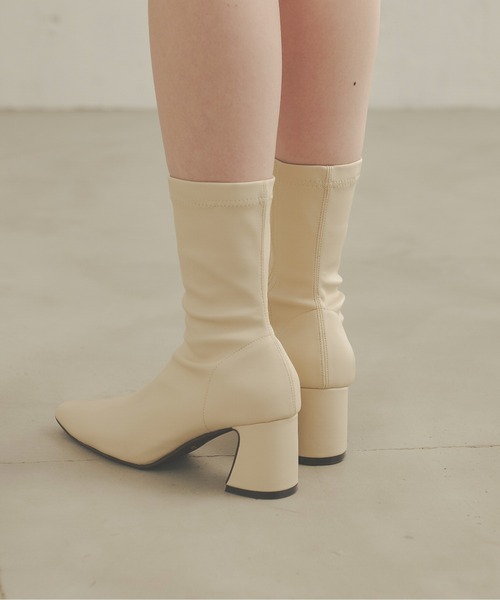 Ambre Neige（アンブルネージュ）の「ストレッチショートブーツ／【WEB/EC限定商品】（ブーツ・レディース・ブラック/ダークブラウン/アイボリー・SMALL/MEDIUM/LARGE/X-LARGE）」の4枚目の写真