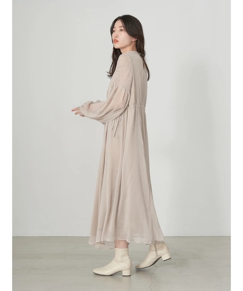 earth music&ecology(アースミュージックアンドエコロジー)の「ボリュームスリーブシアーワンピース(ワンピース・レディース・グリーン/ベージュ/ピンク系その他2・FREE)」の15枚目の写真