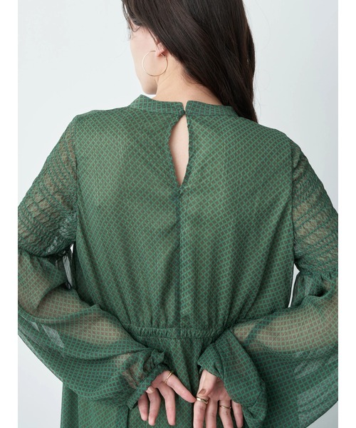 earth music&ecology(アースミュージックアンドエコロジー)の「ボリュームスリーブシアーワンピース(ワンピース・レディース・グリーン/ベージュ/ピンク系その他2・FREE)」の5枚目の写真