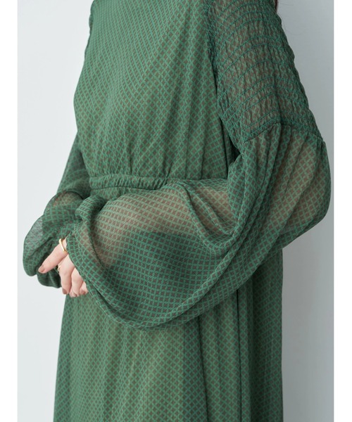 earth music&ecology(アースミュージックアンドエコロジー)の「ボリュームスリーブシアーワンピース(ワンピース・レディース・グリーン/ベージュ/ピンク系その他2・FREE)」の16枚目の写真