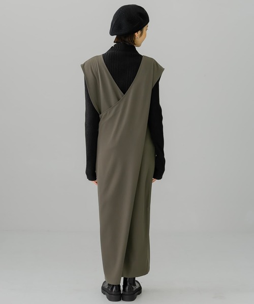 KBF（ケイビーエフ）の「BACKクロスジャンパースカート（ワンピース・レディース・ブラック/チャコールグレー/ベージュ系その他・ONE）」の7枚目の写真