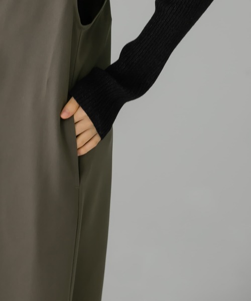 KBF（ケイビーエフ）の「BACKクロスジャンパースカート（ワンピース・レディース・ブラック/チャコールグレー/ベージュ系その他・ONE）」の10枚目の写真