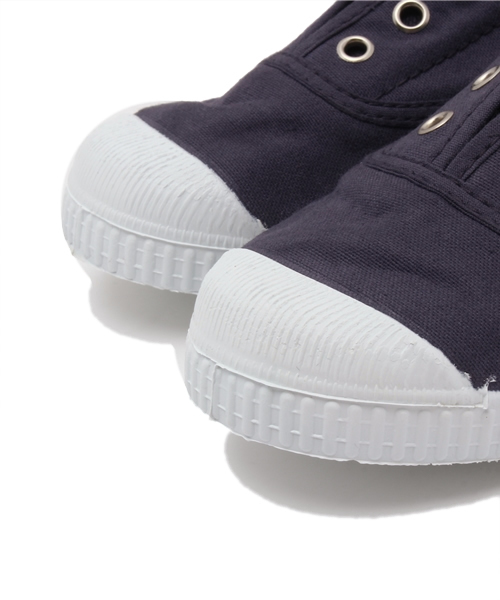 COMECHATTO&CLOSET（カムチャットアンドクロゼット）の「cienta 70	（スニーカー・キッズ・ホワイト/ネイビー・15cm/16cm/14cm/19cm/17cm/18cm）」の7枚目の写真