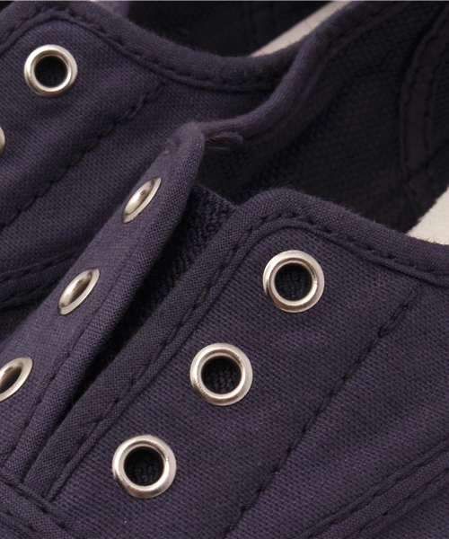 COMECHATTO&CLOSET（カムチャットアンドクロゼット）の「cienta 70	（スニーカー・キッズ・ホワイト/ネイビー・15cm/16cm/14cm/19cm/17cm/18cm）」の8枚目の写真