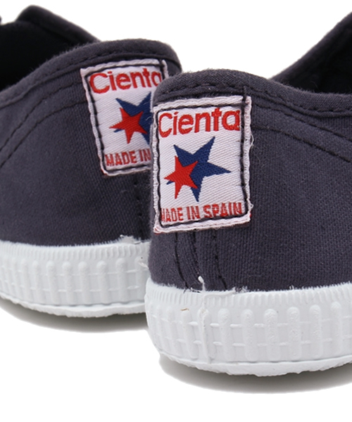 COMECHATTO&CLOSET（カムチャットアンドクロゼット）の「cienta 70	（スニーカー・キッズ・ホワイト/ネイビー・15cm/16cm/14cm/19cm/17cm/18cm）」の10枚目の写真