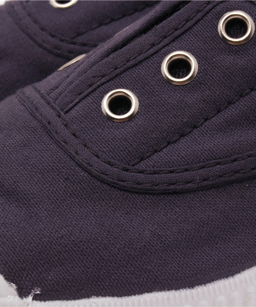 COMECHATTO&CLOSET（カムチャットアンドクロゼット）の「cienta 70	（スニーカー・キッズ・ホワイト/ネイビー・15cm/16cm/14cm/19cm/17cm/18cm）」の3枚目の写真