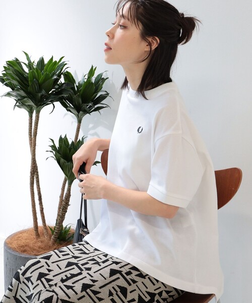 Ray BEAMS(レイビームス)の「FRED PERRY × Ray BEAMS / 別注 オーバー Tシャツ(Tシャツ/カットソー・レディース・ブラック/オレンジ系/ホワイト・10)」の7枚目の写真