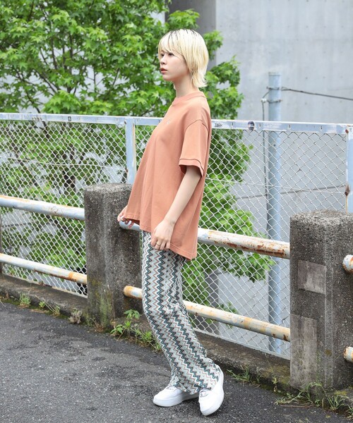 Ray BEAMS(レイビームス)の「FRED PERRY × Ray BEAMS / 別注 オーバー Tシャツ(Tシャツ/カットソー・レディース・ブラック/オレンジ系/ホワイト・10)」の17枚目の写真