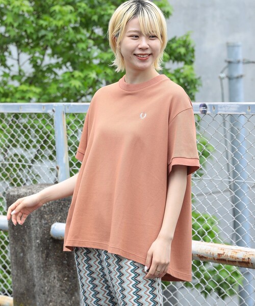 Ray BEAMS(レイビームス)の「FRED PERRY × Ray BEAMS / 別注 オーバー Tシャツ(Tシャツ/カットソー・レディース・ブラック/オレンジ系/ホワイト・10)」の22枚目の写真
