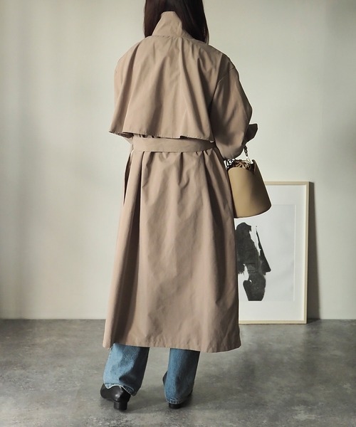 Riberry（リベリー）の「スタンドカラーヨーク付きスプリングコート（トレンチコート・レディース・ライトベージュ/グレイッシュベージュ/ベージュ・MEDIUM）」の9枚目の写真