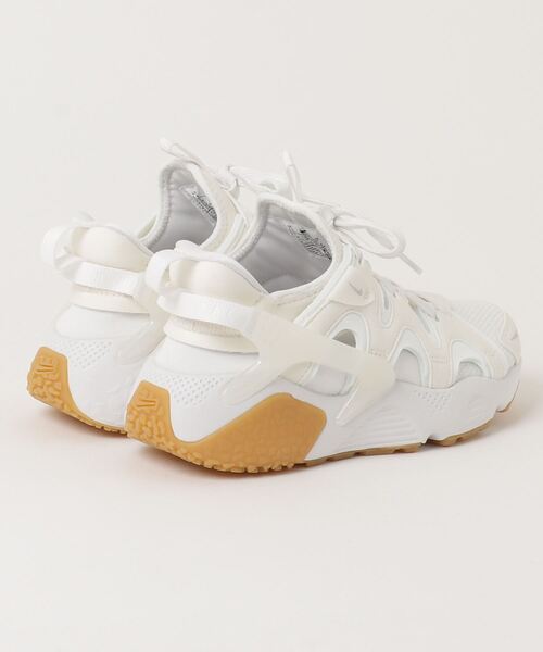 NIKE(ナイキ)の「ナイキ エア ハラチ クラフト ウィメンズシューズ / Nike Air Huarache Craft Women's Shoes<22-29cm 展開>(スニーカー・レディース・アイボリー/ブラック/ホワイト系その他2/ホワイト系その他3/ブラウン系その他・26/22.5/26.5/25/23.5/25.5/24/24.5/23/27.5/27/28.5/22/29/28)」の11枚目の写真