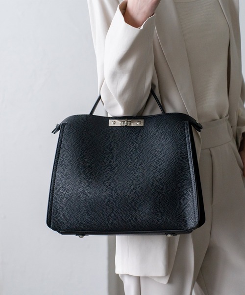 VitaFelice（ヴィータフェリーチェ）の「ワンハンドル2wayショルダーバッグ(M)（ショルダーバッグ・レディース・ブラック/グレー/ホワイト/ベージュ系その他/ベージュ系その他2/ブラック系その他・FREE）」の4枚目の写真