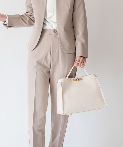 VitaFelice（ヴィータフェリーチェ）の「ワンハンドル2wayショルダーバッグ(M)（ショルダーバッグ・レディース・ブラック/グレー/ホワイト/ベージュ系その他/ベージュ系その他2/ブラック系その他・FREE）」の2枚目の写真