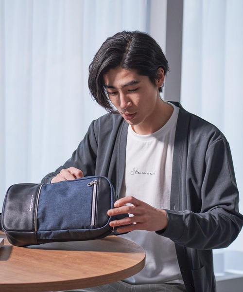 Blue Standard (ブルースタンダード)の「BLUE STANDARD/ブルースタンダード】ボディバッグ 縦型ボディバッグ(ボディバッグ/ウエストポーチ・メンズ・ブラック/ネイビー/グレー・FREE)」の4枚目の写真
