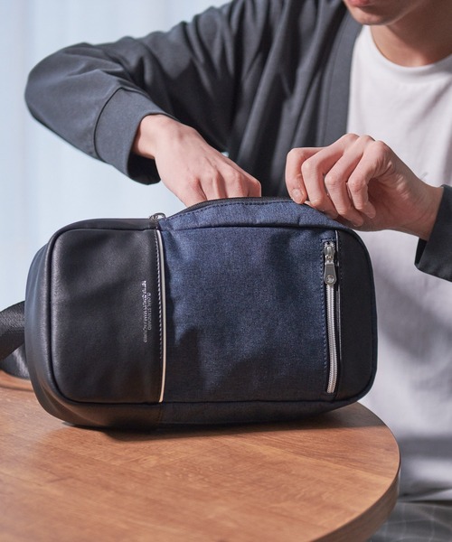 Blue Standard (ブルースタンダード)の「BLUE STANDARD/ブルースタンダード】ボディバッグ 縦型ボディバッグ(ボディバッグ/ウエストポーチ・メンズ・ブラック/ネイビー/グレー・FREE)」の6枚目の写真