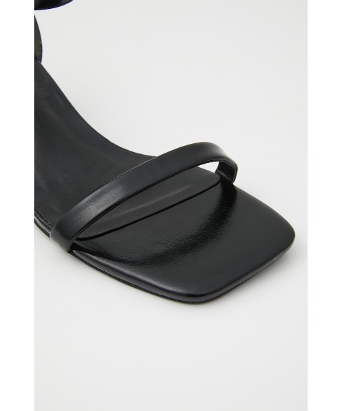 SLY(スライ)の「SIMPLY STRAP SANDAL シンプル ストラップサンダル ローヒール スクエア(サンダル・レディース・ブラック/レッド・SMALL/MEDIUM/LARGE)」の8枚目の写真