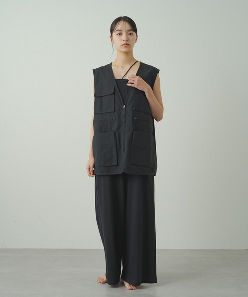 earthy UVカット・吸水速乾　キャミサロペット　オーバーオール　新品 earthy（アーシー）の「【UVカット・吸水速乾】キャミサロペット