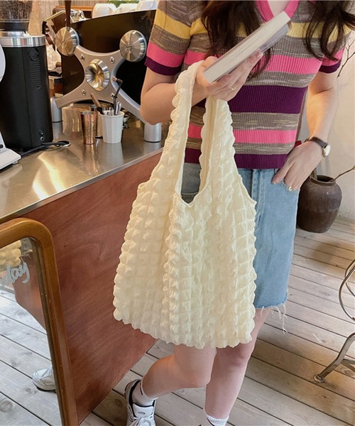 Chaco closet（チャコ クローゼット）の「ぽこぽこワッフルトートバッグ（トートバッグ・レディース・ブルー/ピンク/イエロー/ホワイト/ブラック・FREE）」の10枚目の写真