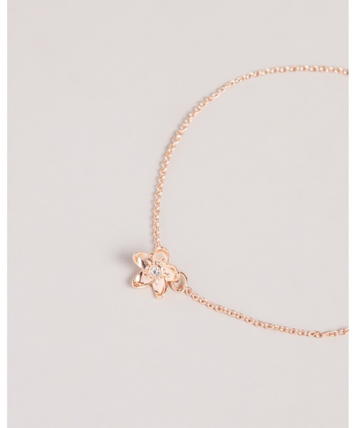 Ted Baker(テッドベーカー)の「BRAIDN ブロッサム ブレスレット(ブレスレット・レディース・ゴールド系その他・O/S)」の2枚目の写真