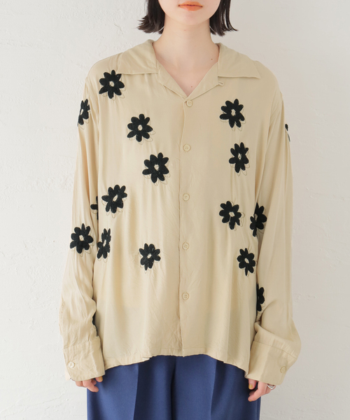 NOMA t.d.（ノーマティーディー）の「【NOMA t.d./ノーマティーディー】Floral Hand EmbroideryShirt：シャツ（シャツ/ブラウス・レディース・ベージュ・LARGE）」の2枚目の写真