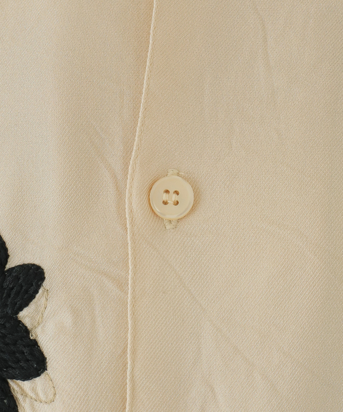 NOMA t.d.（ノーマティーディー）の「【NOMA t.d./ノーマティーディー】Floral Hand EmbroideryShirt：シャツ（シャツ/ブラウス・レディース・ベージュ・LARGE）」の5枚目の写真