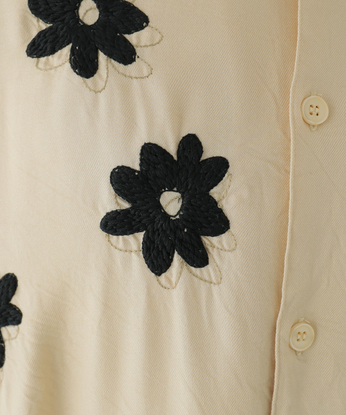 NOMA t.d.（ノーマティーディー）の「【NOMA t.d./ノーマティーディー】Floral Hand EmbroideryShirt：シャツ（シャツ/ブラウス・レディース・ベージュ・LARGE）」の3枚目の写真