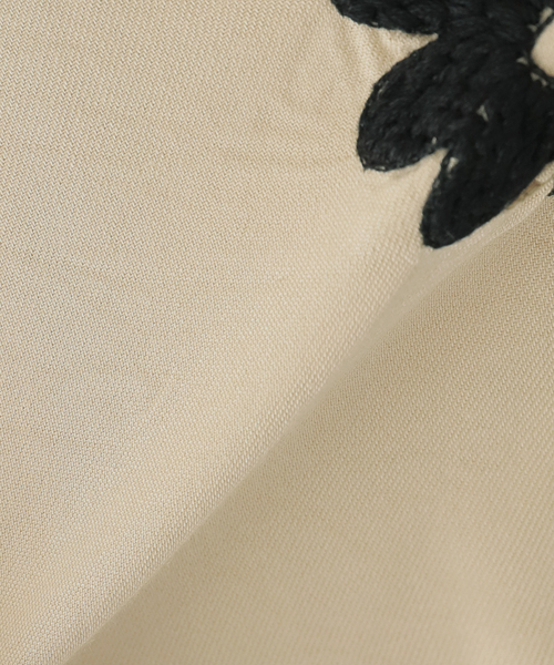 NOMA t.d.（ノーマティーディー）の「【NOMA t.d./ノーマティーディー】Floral Hand EmbroideryShirt：シャツ（シャツ/ブラウス・レディース・ベージュ・LARGE）」の6枚目の写真