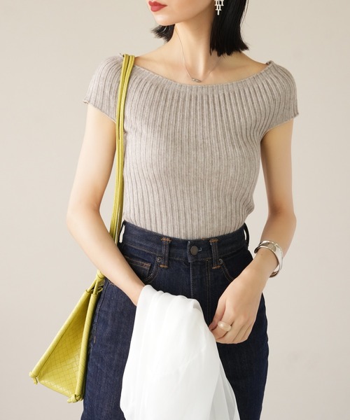 IAMUSE(アイアミューズ)の「デコルテボートネックトップス S0967【IAMUSE】(Tシャツ/カットソー・レディース・グレイッシュベージュ/アイボリー/ブラック・FREE)」の3枚目の写真