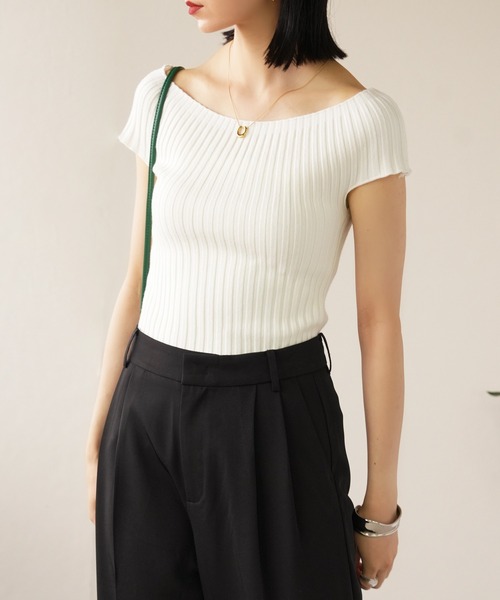 IAMUSE(アイアミューズ)の「デコルテボートネックトップス S0967【IAMUSE】(Tシャツ/カットソー・レディース・グレイッシュベージュ/アイボリー/ブラック・FREE)」の2枚目の写真