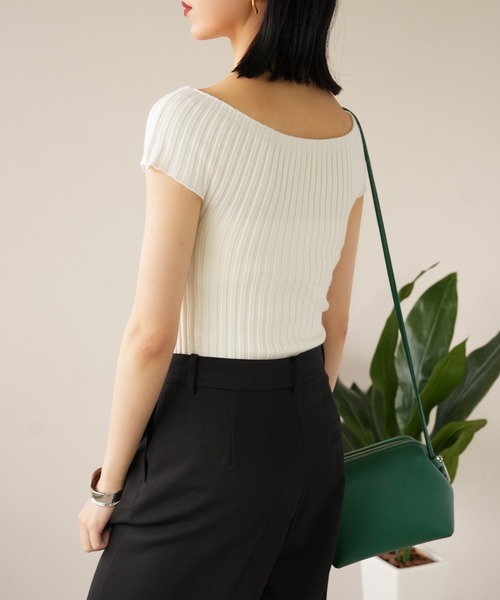 IAMUSE(アイアミューズ)の「デコルテボートネックトップス S0967【IAMUSE】(Tシャツ/カットソー・レディース・グレイッシュベージュ/アイボリー/ブラック・FREE)」の10枚目の写真