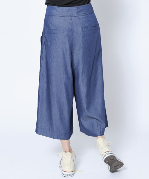 MILKFED.(ミルクフェド)の「【mini7月号掲載】DENIM GAUCHO PANTS (ガウチョパンツ/デニム)(その他パンツ・レディース・インディゴブルー/ホワイト・MEDIUM/SMALL)」の4枚目の写真
