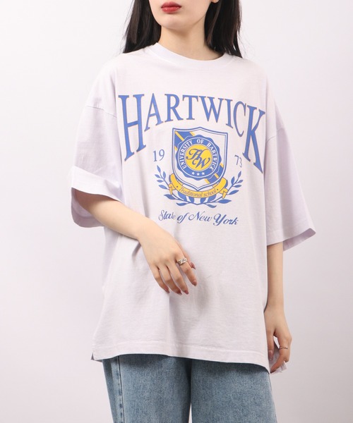 spiritoso(スピリトーゾ)の「spiritoso ピグメントHARTWICK カレッジロゴ半袖Tシャツ(Tシャツ/カットソー・レディース・チャコール/ネイビー/ホワイト系/ブラウン/ベビーピンク/ラベンダー・F)」の5枚目の写真