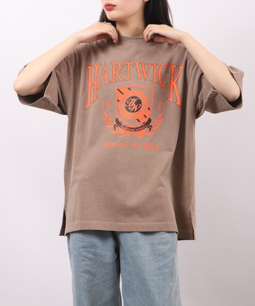 spiritoso(スピリトーゾ)の「spiritoso ピグメントHARTWICK カレッジロゴ半袖Tシャツ(Tシャツ/カットソー・レディース・チャコール/ネイビー/ホワイト系/ブラウン/ベビーピンク/ラベンダー・F)」の14枚目の写真
