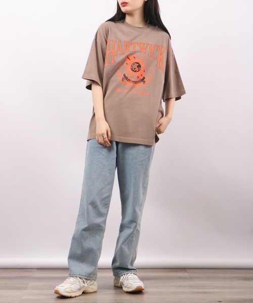 spiritoso(スピリトーゾ)の「spiritoso ピグメントHARTWICK カレッジロゴ半袖Tシャツ(Tシャツ/カットソー・レディース・チャコール/ネイビー/ホワイト系/ブラウン/ベビーピンク/ラベンダー・F)」の19枚目の写真