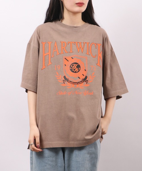 spiritoso(スピリトーゾ)の「spiritoso ピグメントHARTWICK カレッジロゴ半袖Tシャツ(Tシャツ/カットソー・レディース・チャコール/ネイビー/ホワイト系/ブラウン/ベビーピンク/ラベンダー・F)」の16枚目の写真